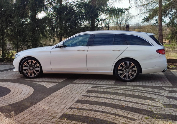 Mercedes-Benz Klasa E cena 89900 przebieg: 289900, rok produkcji 2017 z Jawor małe 781
